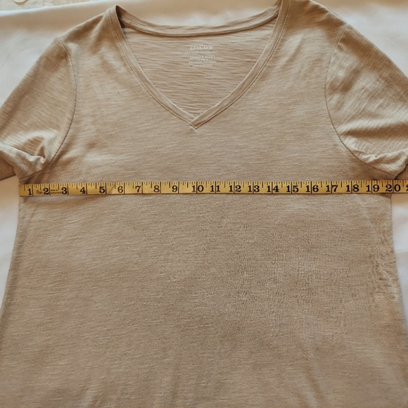 Chico's Cotton Slub Tee Top SS Basic Knit Side Slit V Neck Style Size 8 Sand NWT - Picture 7 of 9